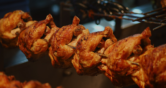Jingyu rotisserie ensures even heating of food.
